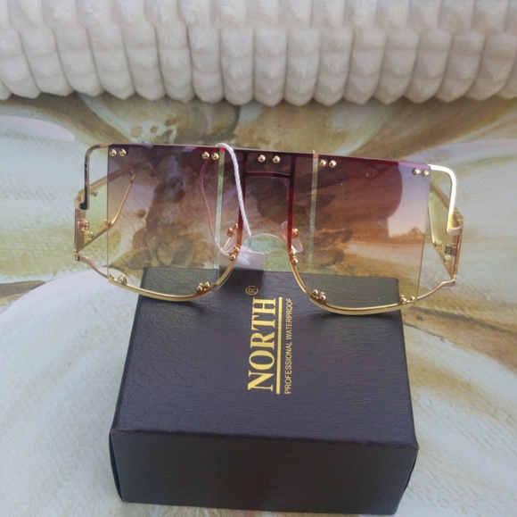 NEW TRENDY SQUARE FASHION WOMAN SUNGLASSES


Class - Picture 1 of 2